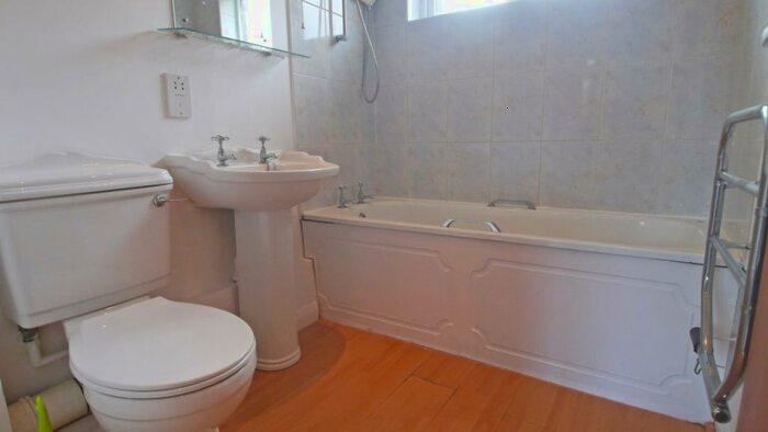 1 Bedroom Flat To Rent In Gorringes Brook, Horsham, RH12