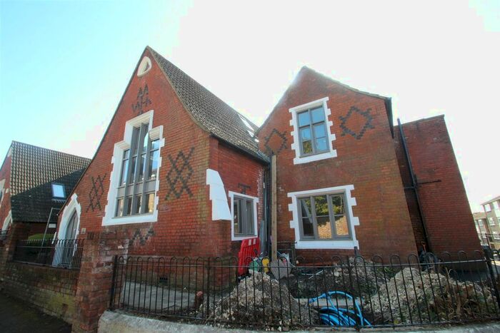 2 Bedroom Flat To Rent In George Street, Hemel Hempstead, HP2