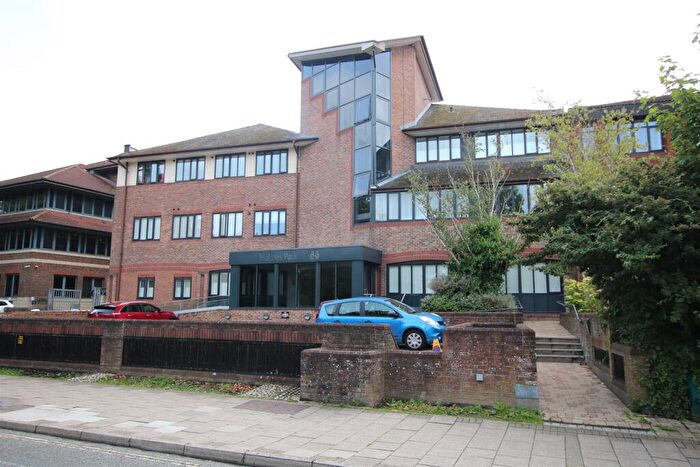 1 Bedroom Apartment To Rent In Holmes Park, North Street, Horsham, RH12