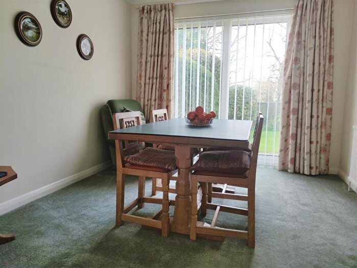 4 Bedroom Detached House For Sale In Cedar Wood Close, Fair Oak, Eastleigh, SO50