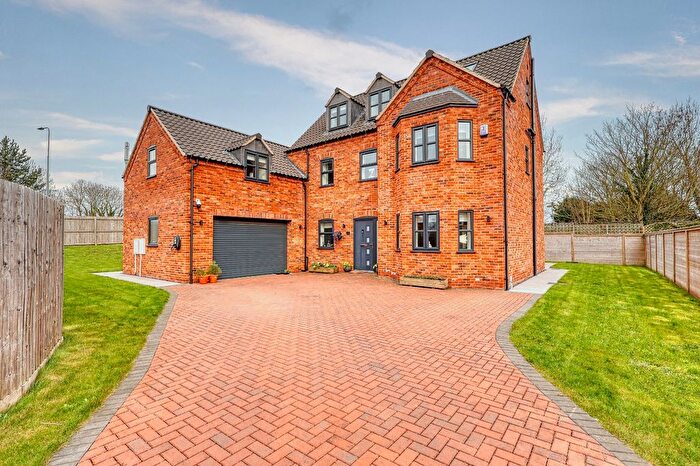 5 Bedroom Detached House For Sale In Lakeside View, Ealand, DN17