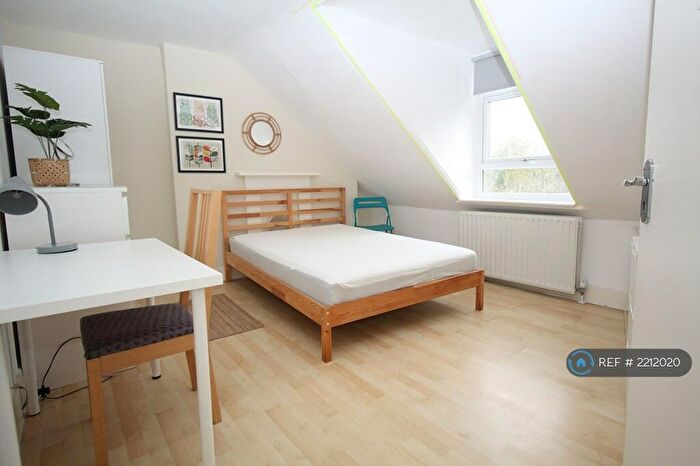 2 Bedroom Flat To Rent In Newington Green, London, N16