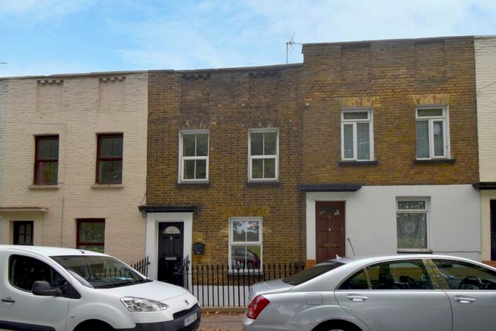 5 Bedroom Flat To Rent In Marlborough Road Gillingham, ME7