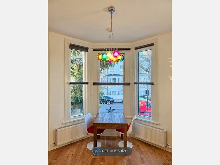 2 Bedroom Flat To Rent In Loftus Road, London, W12