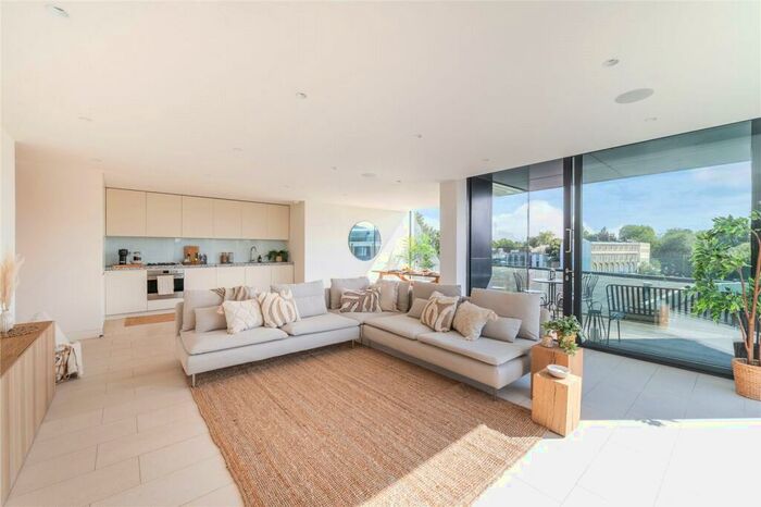 3 Bedroom Flat To Rent In Oval Road, Primrose Hill, London, NW1