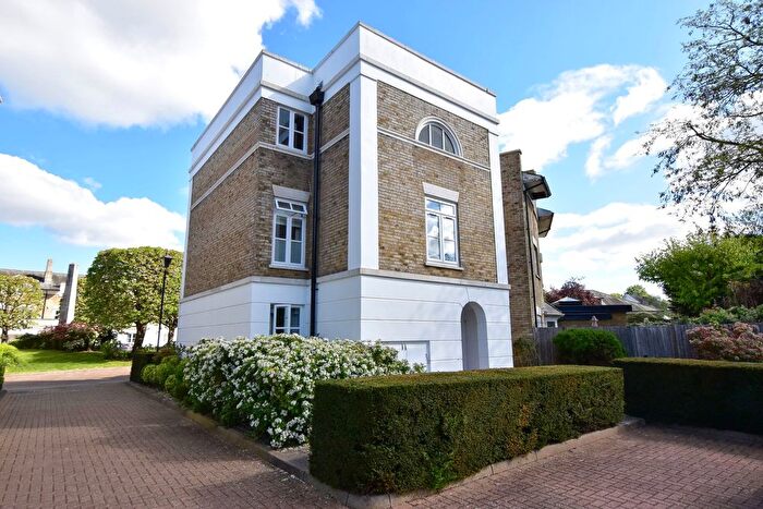 1 Bedroom Flat For Sale In Huntingdon Gardens, London, W4