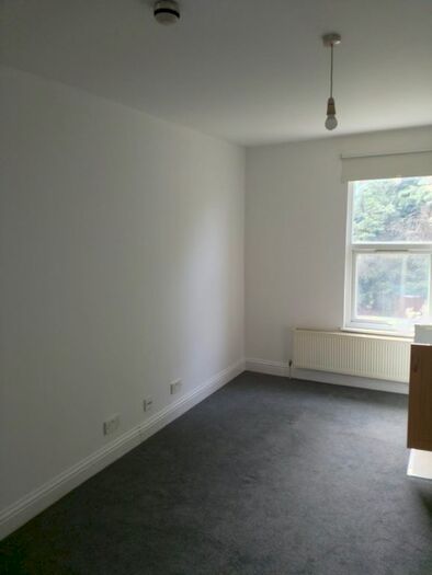 Studio To Rent In Station Road, London, N3