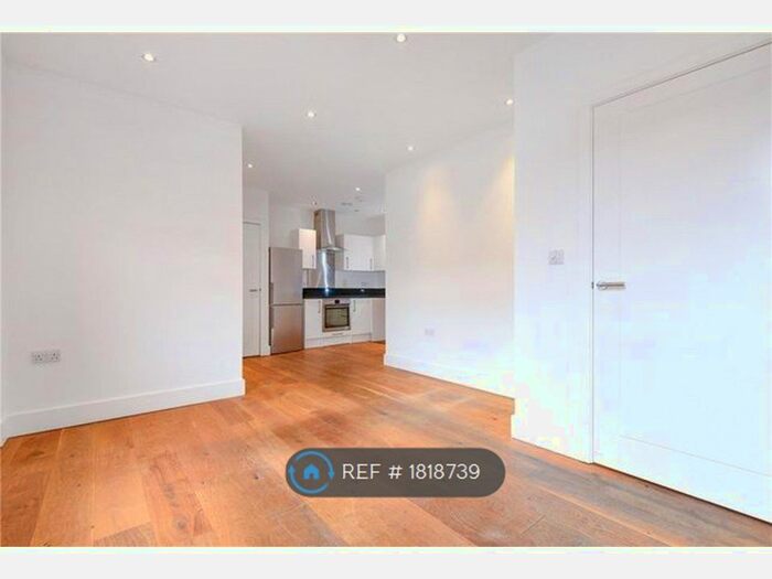 2 Bedroom Flat To Rent In Admiral House, Camberley, GU15