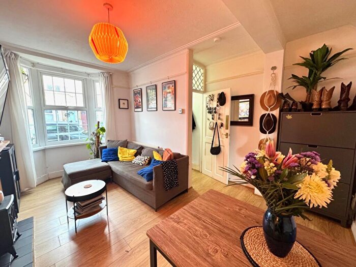 2 Bedroom House To Rent In White Road, Stratford, E15