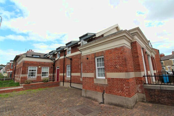 2 Bedroom Flat To Rent In Chanterlands Avenue, Hull, HU5