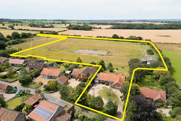 3 Bedroom Equestrian Facility For Sale In Field Dalling Road, Bale, NR21