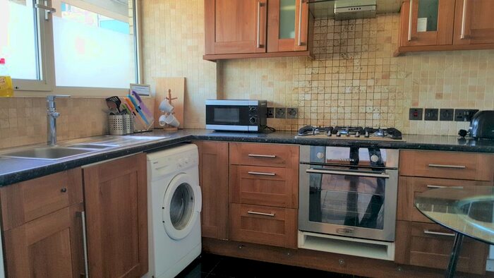 3 Bedroom Flat To Rent In Smithy Street, Whitechapel/Stepney Green, E1