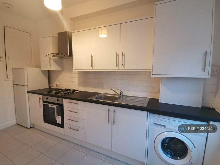 2 Bedroom Flat To Rent In Oxford Road, London, N4