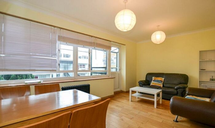 3 Bedroom Flat For Sale In Churchill Gardens, London, SW1V