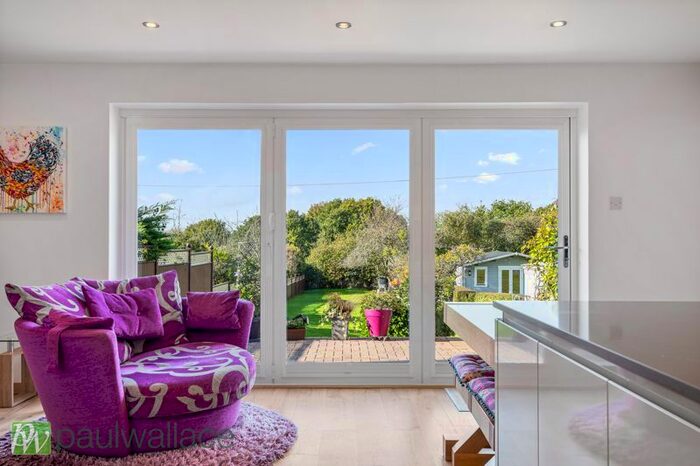 2 Bedroom Detached Bungalow For Sale In North Street, Nazeing, Waltham Abbey, EN9