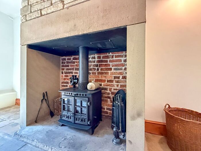 2 Bedroom Cottage For Sale In Hall Ing, Honley, Holmfirth, HD9