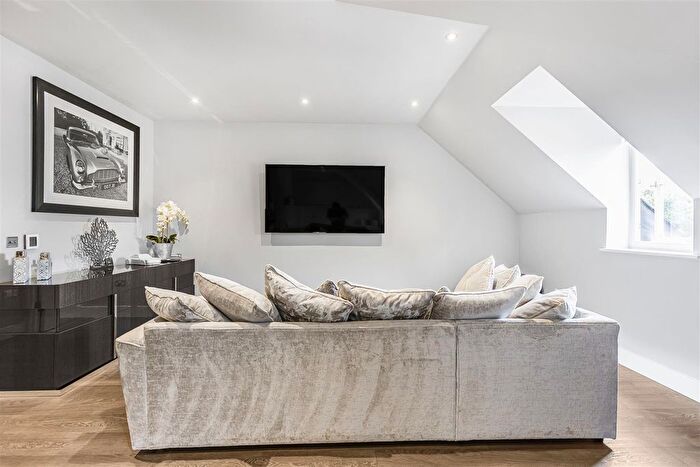 1 Bedroom Flat For Sale In Henmarsh Court, Balls Park, Hertford, SG13