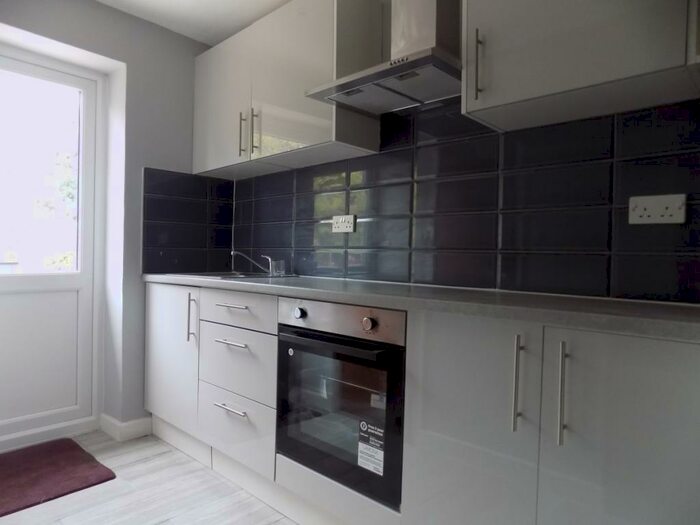 Terraced House To Rent In Boxtree Lane, Harrow, HA3