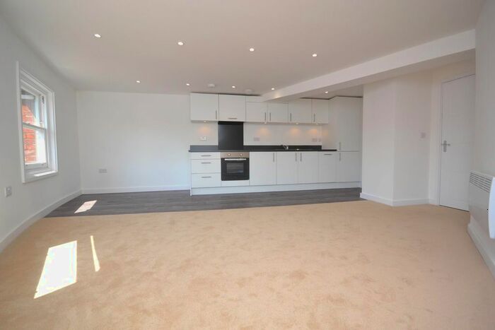 2 Bedroom Flat To Rent In High Street, Reading, RG1