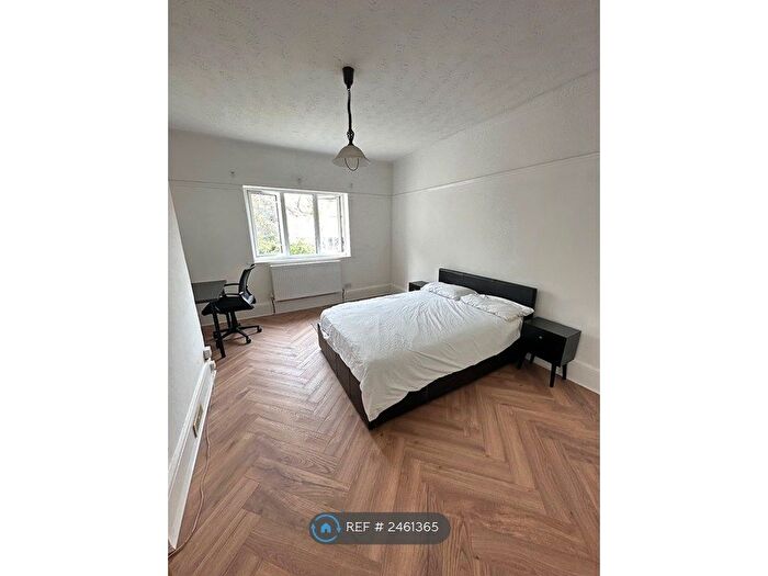 2 Bedroom Flat To Rent In Archers Road, Southampton, SO15