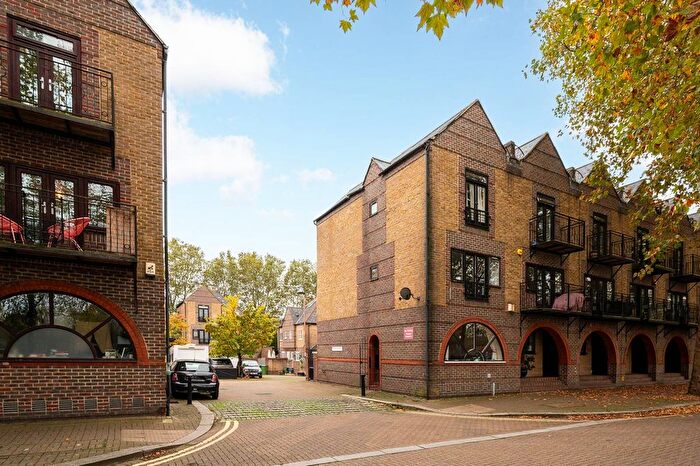 2 Bedroom Property To Rent In Trafalgar Close, Rotherhithe, London, SE16