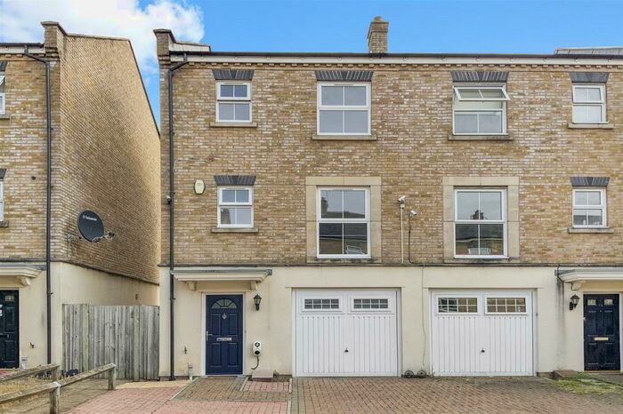 4 Bedroom Town House To Rent In Chilcott Close, Wembley, HA0