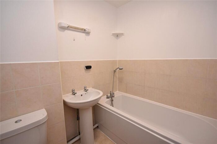 2 Bedroom Apartment To Rent In Sovereign Court, Aylesbury, HP19
