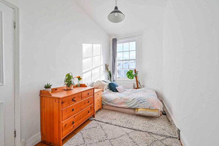 2 Bedroom Flat To Rent In Camden Road, Camden, London, NW1