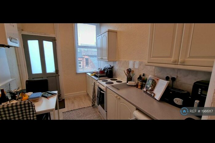 1 Bedroom Flat To Rent In Kirkstall Lane, Leeds, LS5