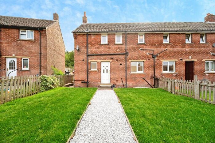 3 Bedroom End Of Terrace House For Sale In Royds Avenue, New Mill, Holmfirth, HD9