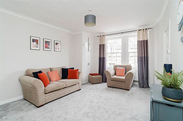 2 Bedroom Flat To Rent In Cowgate, Edinburgh, EH1