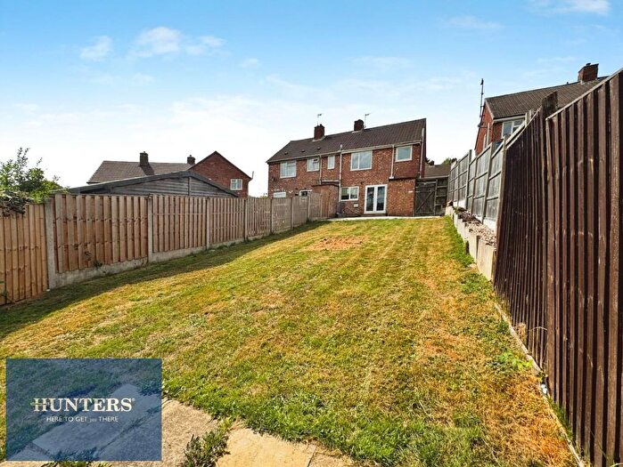 3 Bedroom Semi-Detached House For Sale In Loundeswood Avenue, Newbold, Chesterfield, S41