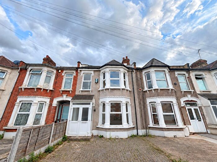 5 Bedroom Terraced House To Rent In Windsor Road, Ilford, IG1
