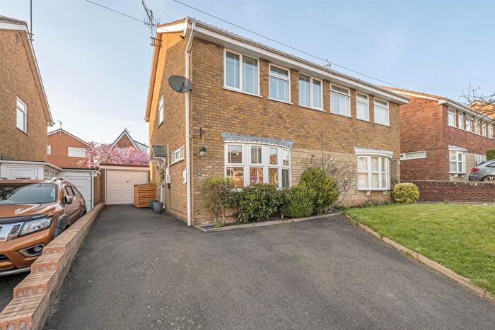 3 Bedroom Semi-Detached House For Sale In Rokewood Close, Kingswinford, DY6