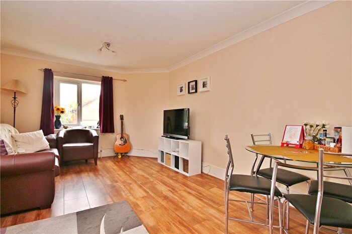 1 Bedroom Flat To Rent In Moor Lane, Staines-Upon-Thames, Surrey, TW18