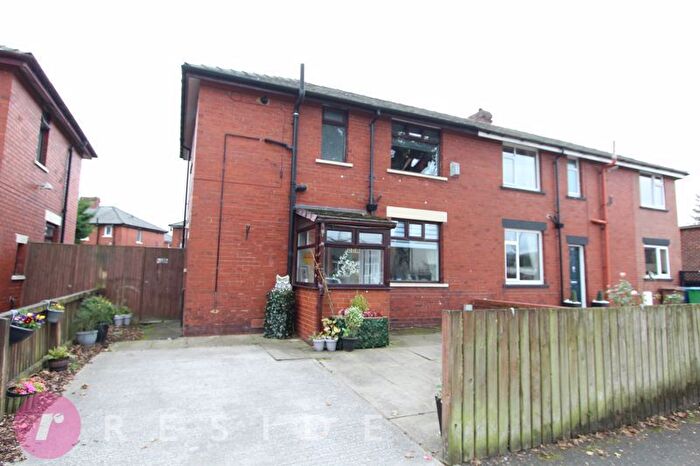 3 Bedroom Semi-detached House For Sale In Birch Road, Wardle, Rochdale, OL12