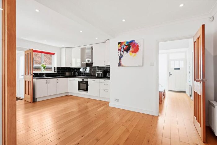 4 Bedroom Detached House For Sale In Carlton Green, Redhill, RH1