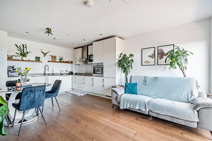 2 Bedroom Apartment For Sale In Waterhouse Avenue, Maidstone, ME14