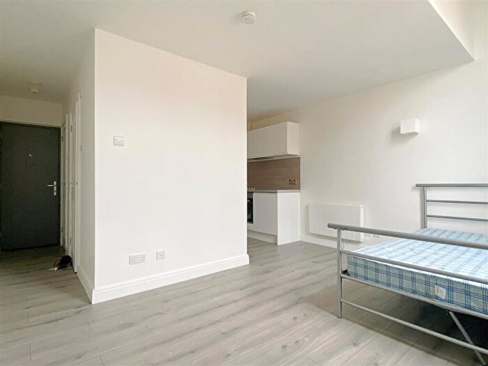 Studio To Rent In Buckingham Place - Modern Studio, BN1