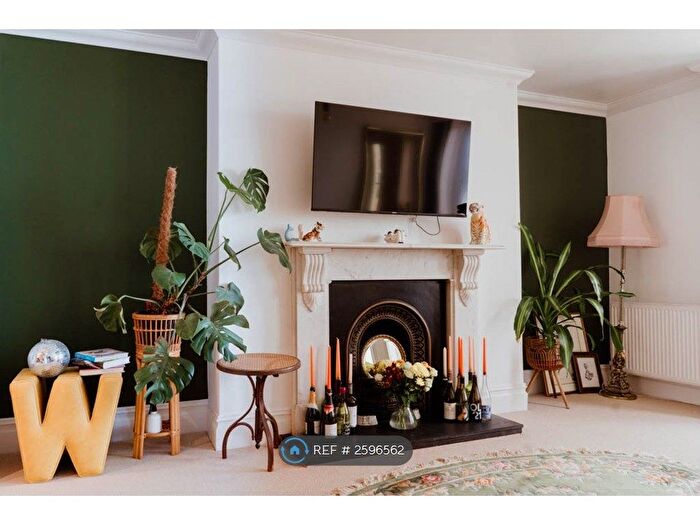 2 Bedroom Flat To Rent In St Aubyns Gardens, Hove, BN3