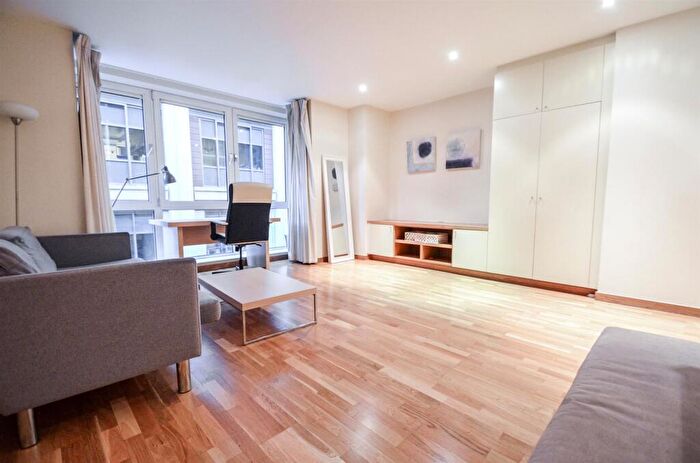Flat To Rent In Hosier Lane, London, EC1A