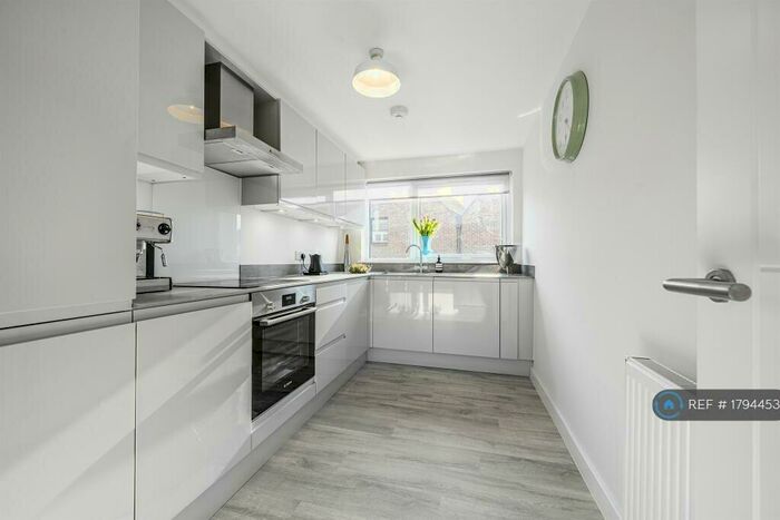 2 Bedroom Flat To Rent In Alder Lodge, London, N9