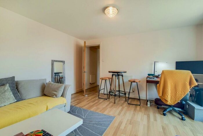 1 Bedroom Flat To Rent In Barrier Point, Royal Docks, London, E16