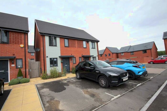 2 Bedroom Semi-Detached House To Rent In Atkinson Close, Burridge, PO15