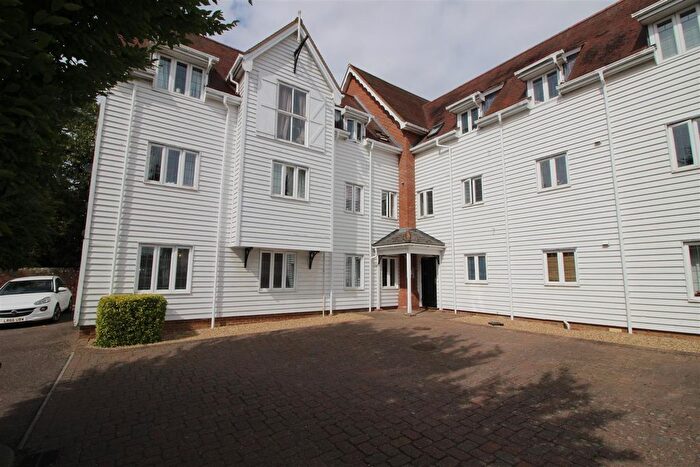 2 Bedroom Flat To Rent In Kings Acre, Coggeshall, CO6