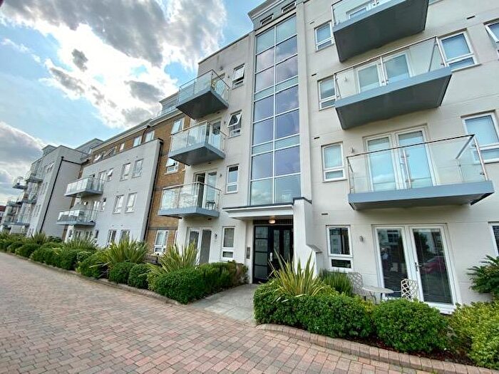 2 Bedroom Apartment To Rent In Heron Way, Maidenhead, SL6