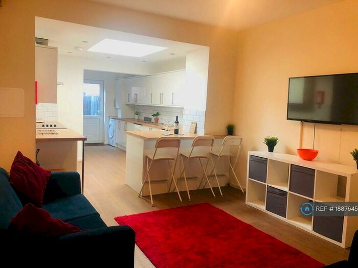 10 Bedroom Terraced House To Rent In Pomona Street, Sheffield, S11