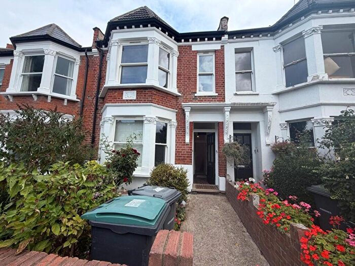 2 Bedroom Flat To Rent In Inderwick Road, London, N8