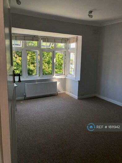 3 Bedroom Semi-Detached House To Rent In Baranscraig Ave, Patcham Brighton, BN1