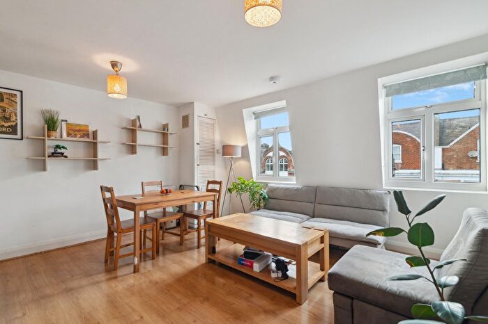2 Bedroom Flat To Rent In Tooting High Street, Wandsworth Common, SW17